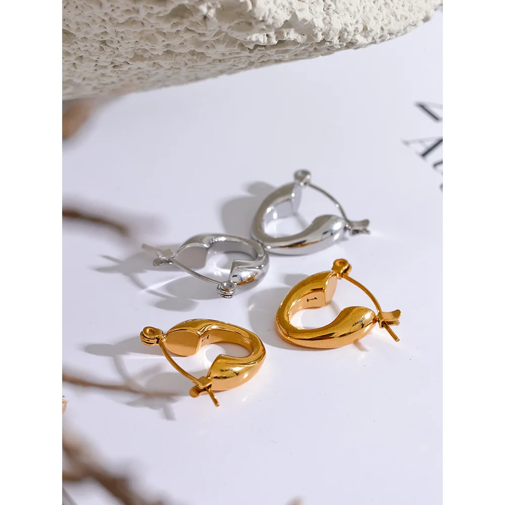 עגילי טאץ של קלאס